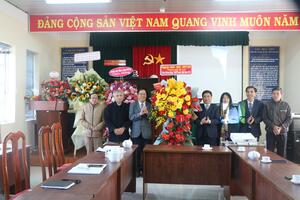 Thành Ủy-HĐND-UBND-UBMTTQVN thành phố Đà Lạt và các đơn vị đến thăm, chúc mừng Ngày Thầy thuốc Việt Nam