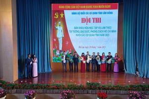 TRAO GIẢI TẠI HỘI THI SÂN KHẤU HÓA HỌC TẬP VÀ LÀM THEO TƯ TƯỞNG, ĐẠO ĐỨC, PHONG CÁCH HỒ CHÍ MINH