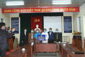 Liên đoàn Lao động tỉnh Trao tặng 40 triệu đồng cho CDC Lâm Đồng