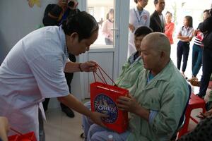Dinh dưỡng và chăm sóc sức khỏe người cao tuổi thời Covid-19