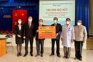 TẬP ĐOÀN T&T GROUP VÀ NGÂN HÀNG SHB TRAO TẶNG   CDC LÂM ĐỒNG 100.000 BỘ KÍT XÉT NGHIỆM NHANH COVID – 19 