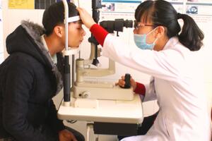 Các Bệnh về mắt thường gặp vào mùa hè