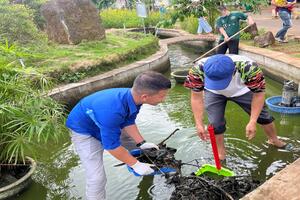 ĐOÀN THANH NIÊN TRUNG TÂM Y TẾ ĐỨC TRỌNG THỰC HIỆN DỌN VỆ SINH