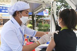 LÂM ĐỒNG TIẾP TỤC PHÂN BỔ VẮC XIN PHÒNG BỆNH COVID-19