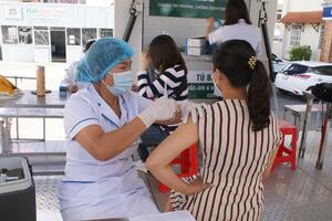 Ủy ban nhân dân tỉnh Lâm Đồng chỉ đạo  Khẩn trương, quyết liệt phối hợp với ngành y tế đẩy nhanh tiến độ tiêm vắc xin phòng COVID-19