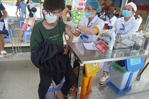 TIẾP TỤC TĂNG CƯỜNG CÔNG TÁC TIÊM VẮC XIN VÀ PHÒNG CHỐNG DỊCH COVID-19, SỐT XUẤT HUYẾT TRONG TOÀN NGÀNH Y TẾ