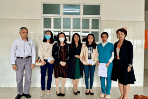 Thăm hỏi, tặng quà cho đoàn viên nữ có hoàn cảnh khó khăn