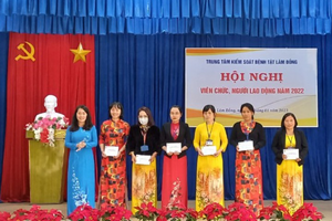 Công đoàn ngành Y tế Lâm Đồng:  Thăm, tặng quà cho đoàn viên y tế có hoàn cảnh khó khăn