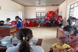 Trung tâm Y tế Đam Rông - Tư vấn về dinh dưỡng cho bà mẹ có con nhỏ dưới 2 tuổi và bà mẹ mang thai