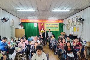 CẤP PHÁT DỤNG CỤ TRỢ GIÚP NGƯỜI KHUYẾT TẬT
