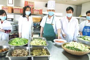 BẢO ĐẢM AN TOÀN THỰC PHẨM TRONG MÙA BÃO LŨ