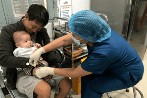PHÒNG TRÁNH MỘT SỐ BỆNH MÙA THU – ĐÔNG CHO TRẺ