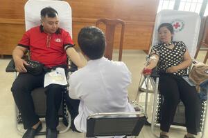 HỘI CHỮ THẬP ĐỎ TỈNH PHỐI HỢP VỚI BAN CHỈ ĐẠO VẬN ĐỘNG HIẾN MÁU TÌNH NGUYỆN ĐỨC TRỌNG TỔ CHỨC HIẾN MÁU TÌNH NGUYỆN TẠI XÃ NINH GIA VÀ PHÚ HỘI