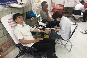 HỘI CHỮ THẬP ĐỎ TỈNH LÂM ĐỒNG PHỐI HỢP VỚI BỆNH VIỆN ĐA KHOA TỔ CHỨC HIẾN MÁU TÌNH NGUYỆN