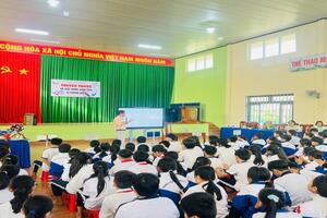 TRUNG TÂM KIỂM SOÁT BỆNH TẬT LÂM ĐỒNG TRUYỀN THÔNG CHĂM SÓC SỨC KHỎE SINH SẢN VTN/TN TẠI TRƯỜNG HỌC
