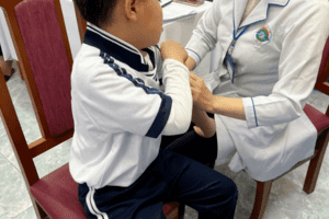 THÀNH PHỐ ĐÀ LẠT TRIỂN KHAI CHIẾN DỊCH TIÊM VẮC XIN UỐN VÁN – BẠCH HẦU (Td)