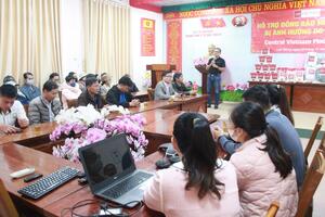 Quỹ Chăm sóc sức khoẻ AIDS Hoa Kỳ tại Việt Nam trao tặng 300 phần quà cho bệnh nhân và người dân vùng lũ tỉnh Lâm Đồng