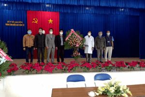 Sáng ngày 25/02 Đoàn Trường Đại học Đà Lạt thăm và tặng hoa Trung tâm Kiểm soát bệnh tật tỉnh Lâm Đồng nhân kỷ niệm 67 năm ngày Thầy thuốc Việt Nam (27/02/1955-27/02/2022).