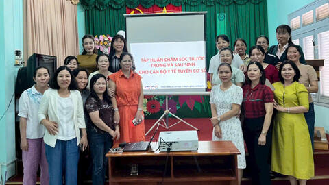 TẬP HUẤN CHĂM SÓC TRƯỚC, TRONG VÀ SAU SINH CHO CÁN BỘ Y TẾ