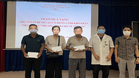 LÂM ĐỒNG TRAO TẶNG 30 SUẤT QUÀ CHO NGƯỜI BỆNH LAO CÓ HOÀN CẢNH KHÓ KHĂN TỪ NGUỒN QUỸ PASTB
