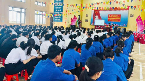 Trung tâm Y tế khu vực Đắk Glong: Nói chuyện chuyên đề ngoại khóa về sức khỏe sinh sản vị thành niên