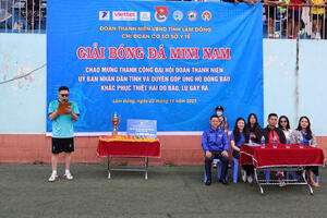 Giải bóng đá mini nam Chi đoàn Cơ sở Sở Y tế ủng hộ 10 triệu đồng hỗ trợ đồng bào khắc phục thiệt hại do cơn bão số 10 gây ra