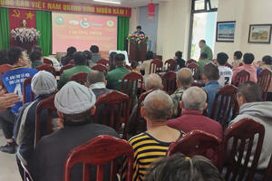 Tặng quà và giao lưu chào mừng 95 năm Ngày thành lập Đoàn thanh niên cộng sản Hồ Chí Minh