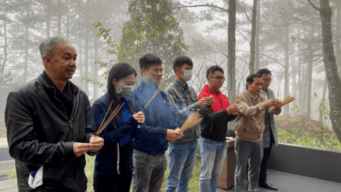 TRUNG TÂM KIỂM SOÁT BỆNH TẬT TỈNH DÂNG HƯƠNG TƯỞNG NIỆM CÁC LIỆT SĨ HY SINH TẠI CỔNG TRỜI – XÃ LÁT – LẠC DƯƠNG
