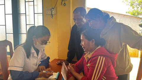 Khám, cấp thuốc miễn phí 450 lượt người tại bon R’Long Phe, xã Quảng Sơn