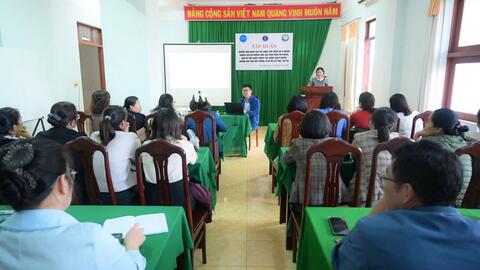 Tập huấn hướng dẫn bảo vệ sức khỏe bà mẹ và trẻ em trước ô nhiễm không khí